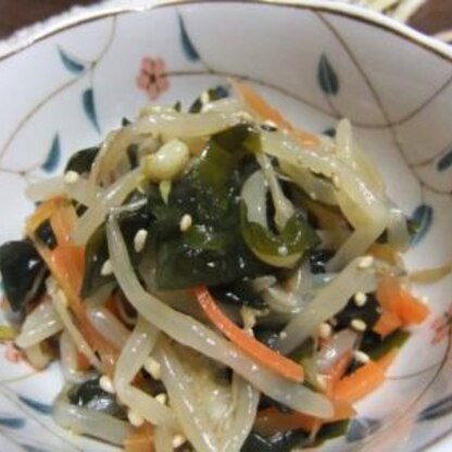 小松菜の代わりにワカメを入れて見ました。野菜の水切り不足でちょっと失敗。さらに調味料の分量を間違ってしまったのですがなんとかそれらしく出来ました♪